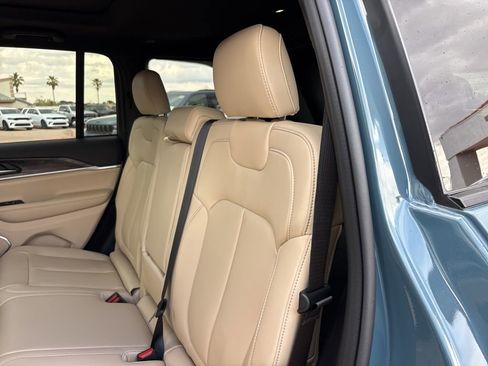 New 2026 Jeep Grand Cherokee Limited AWD/4WD image 18