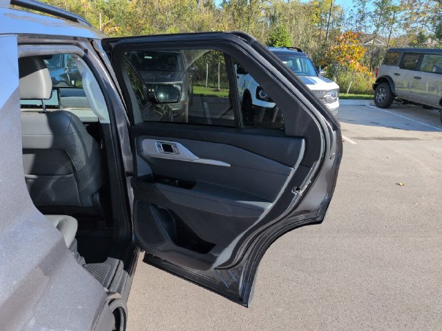 Certified 2025 Ford Explorer Active w/ Active Comfort Package AWD/4WD image 16