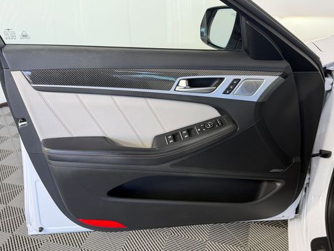 Used 2018 Genesis G80 3.3T Sport RWD image 12