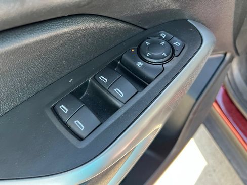 Used 2025 Chevrolet Trax RS w/ Sunroof Package FWD image 12