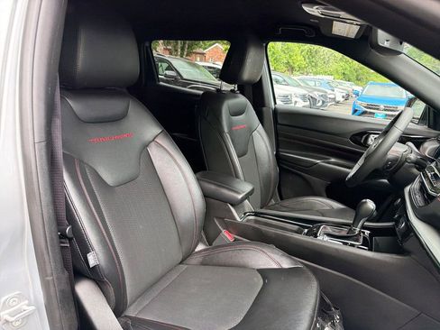 Used 2025 Jeep Compass Trailhawk AWD/4WD image 48