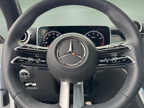 Used 2024 Mercedes-Benz GLC 300 4MATIC image 21