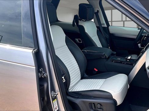 Certified 2025 Land Rover Discovery Dynamic SE AWD/4WD image 7