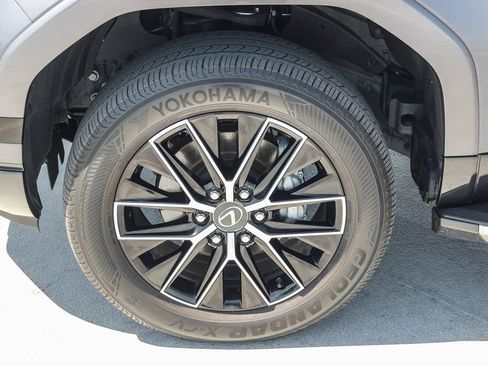 Certified 2024 Lexus GX 550 w/ Accessory Package (2T) AWD/4WD image 11
