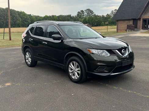 Used 2016 Nissan Rogue SV w/ SV Premium Package AWD/4WD image 2