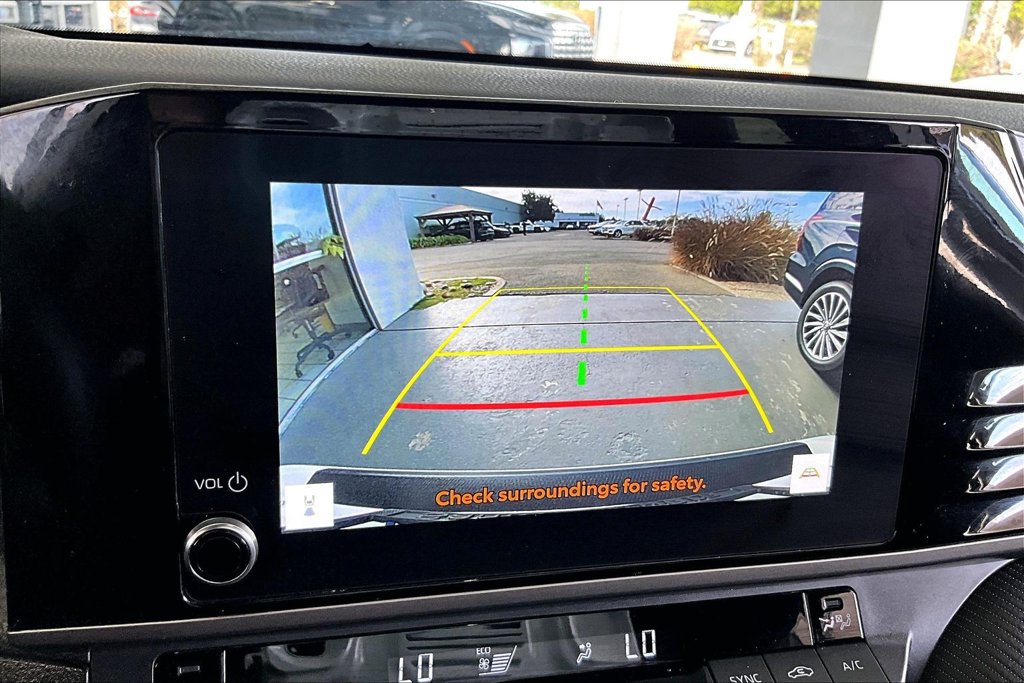 Used 2025 Toyota Camry SE FWD image 14