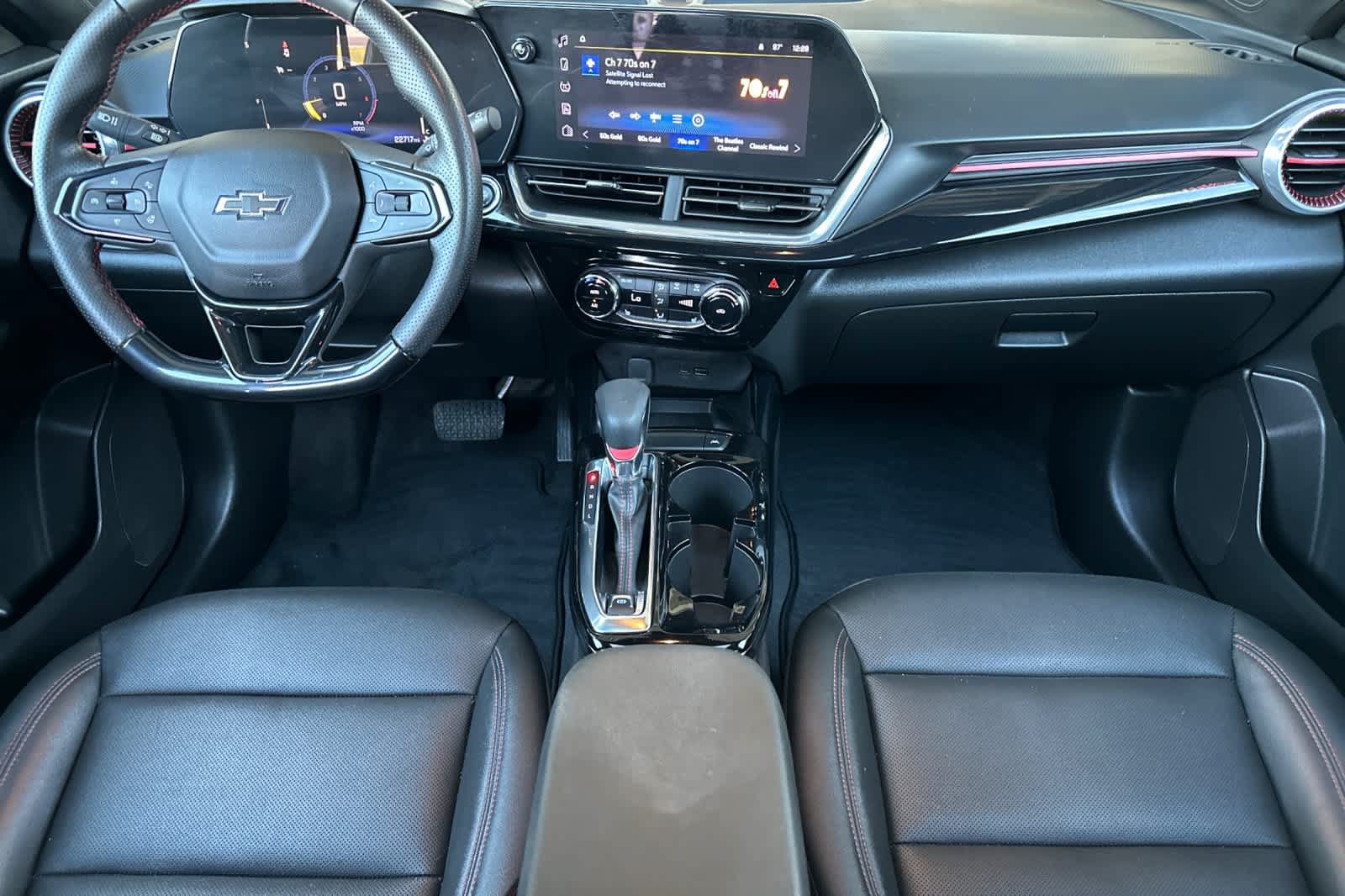 Used 2024 Chevrolet Trax RS w/ Sunroof Package FWD image 2