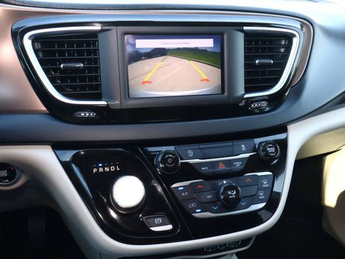 Used 2022 Chrysler Voyager LX FWD image 23