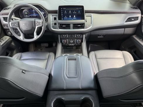 Used 2023 Chevrolet Tahoe Z71 w/ Luxury Package AWD/4WD image 11