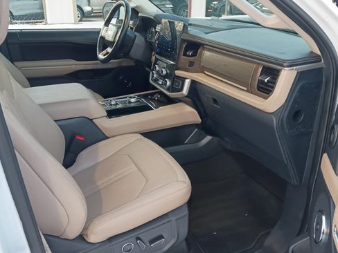 Used 2024 Ford Expedition Limited image 8
