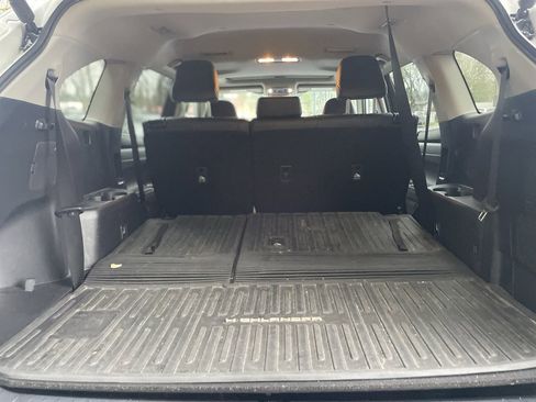 Used 2024 Toyota Highlander AWD image 19