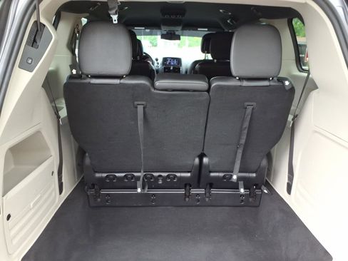 Used 2019 Dodge Grand Caravan SXT FWD image 7