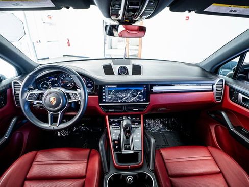 Used 2022 Porsche Cayenne Platinum Edition image 57