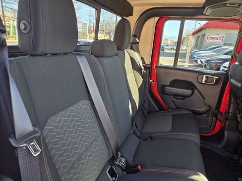 Used 2022 Jeep Gladiator Mojave image 10