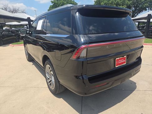 Used 2026 Lincoln Navigator Reserve AWD/4WD image 4