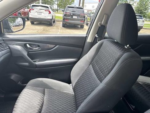Used 2020 Nissan Rogue SV FWD image 21