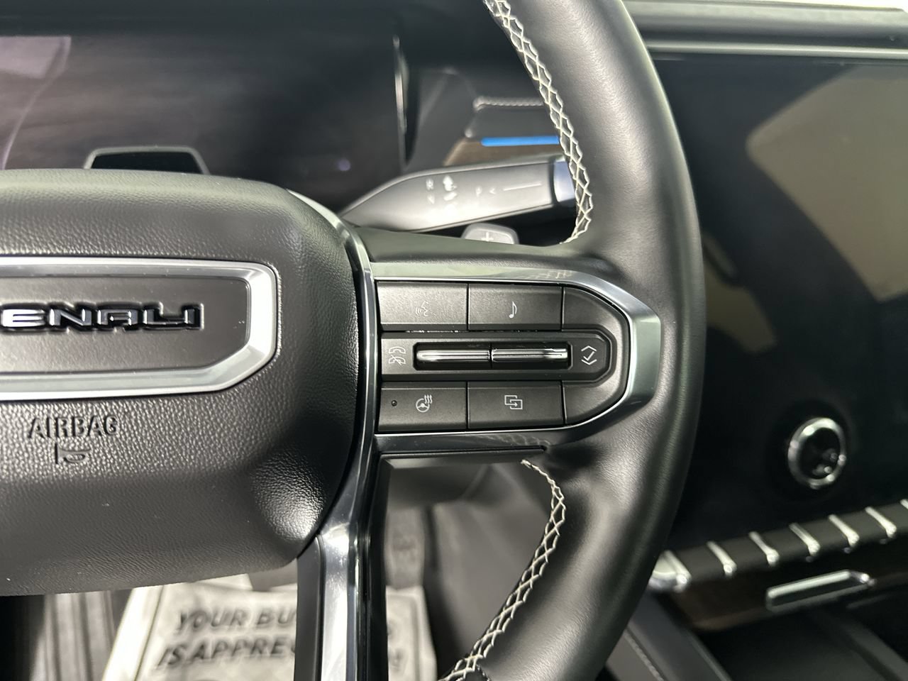 Used 2024 GMC Acadia Denali w/ Super Cruise Package FWD image 7