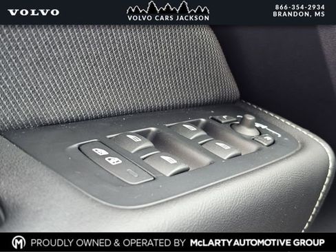 Used 2022 Volvo XC60 B5 R-Design image 16