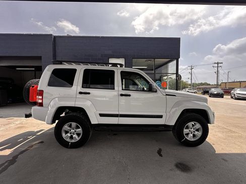 Used 2009 Jeep Liberty Sport w/ Popular Equipment Group AWD/4WD image 9