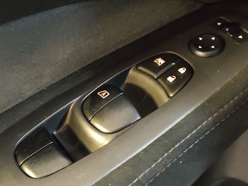 Used 2016 Nissan Pathfinder S AWD/4WD image 27