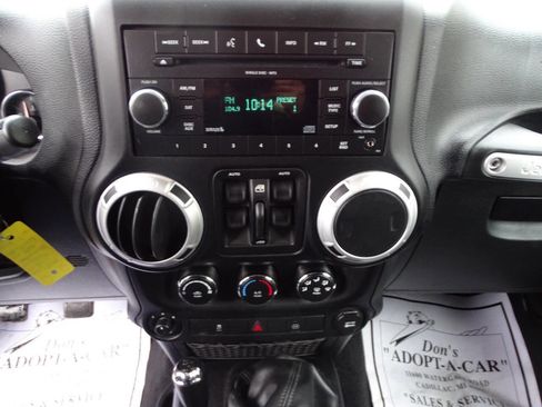 Used 2011 Jeep Wrangler Unlimited Sahara w/ Connectivity Group AWD/4WD image 20