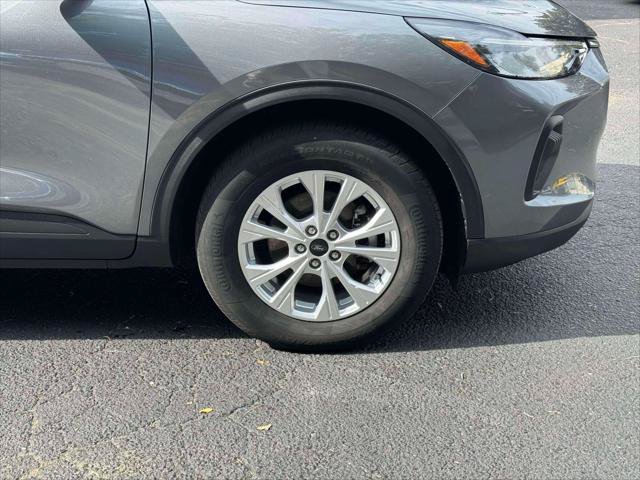 Used 2023 Ford Escape Active w/ Tech Pack #1 AWD/4WD image 9