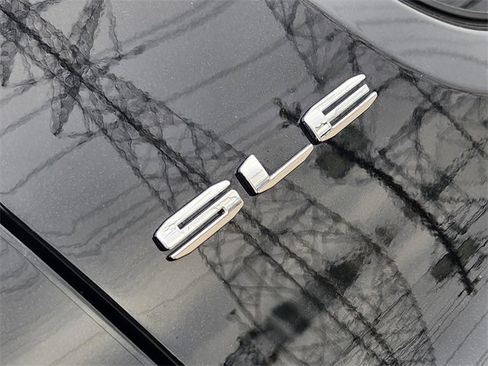 Used 2023 GMC Acadia SLE w/ Driver Convenience Package image 12