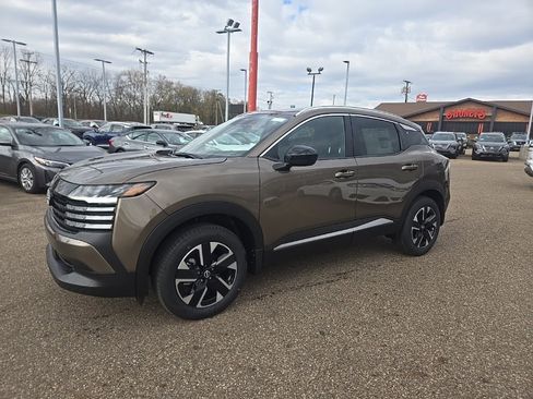 New 2026 Nissan Kicks SV image 3