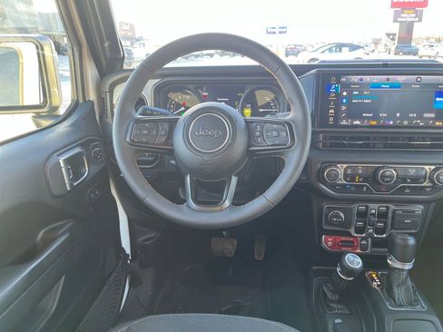 Used 2024 Jeep Wrangler Unlimited image 25