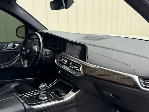 Used 2019 BMW X5 xDrive50i w/ Luxury Seating Package AWD/4WD image 24