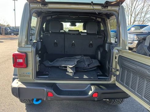 Used 2025 Jeep Wrangler Unlimited Rubicon 4xe image 16