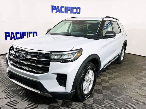 Used 2025 Ford Explorer Active image 5