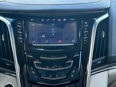 Used 2018 Cadillac Escalade Luxury AWD/4WD image 47