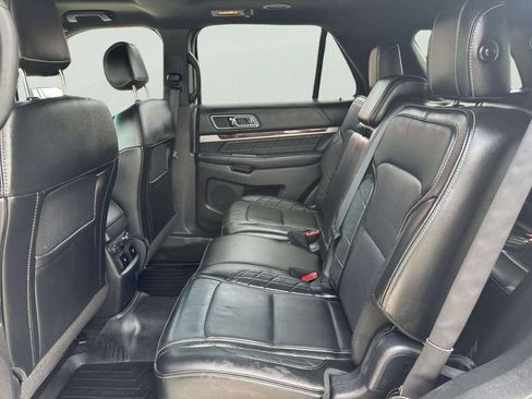 Used 2017 Ford Explorer Platinum AWD/4WD image 11