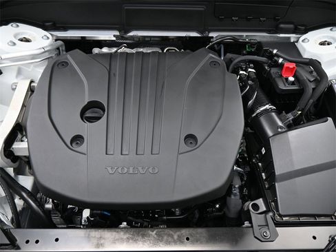 Used 2025 Volvo XC60 B5 Ultra w/ Protection Package Premier image 18