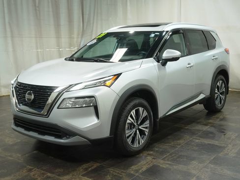 Used 2021 Nissan Rogue SV w/ Premium Package AWD/4WD image 2