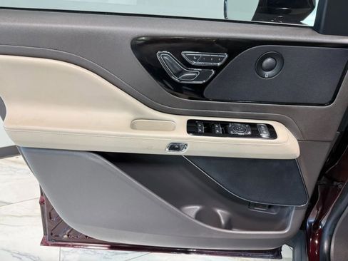 Used 2022 Lincoln Aviator Reserve w/ Equipment Group 201A image 12