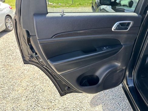 Used 2018 Jeep Grand Cherokee Altitude image 19