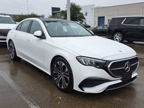 Used 2025 Mercedes-Benz E 450 4MATIC Sedan image 3