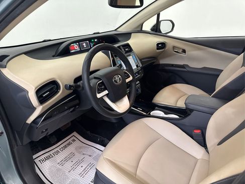 Used 2016 Toyota Prius Four image 18