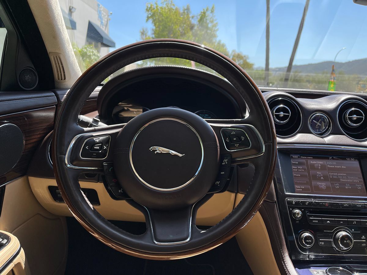 Used 2012 Jaguar XJ RWD image 13