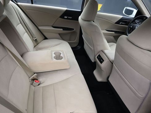 Used 2016 Honda Accord EX image 32