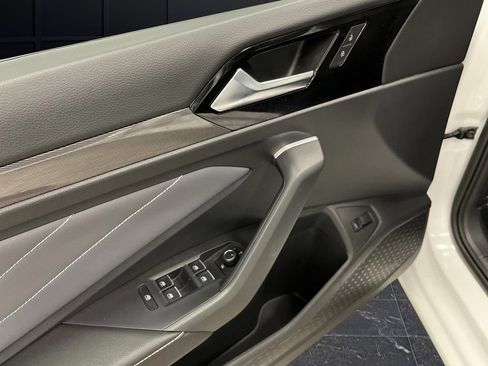 Used 2025 Volkswagen Jetta SEL image 27