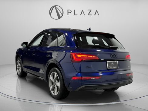 Certified 2025 Audi Q5 2.0T Premium w/ Convenience Plus Package image 3
