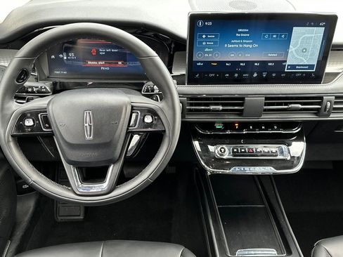 Used 2025 Lincoln Corsair FWD w/ Rear Removable Package Tray image 12