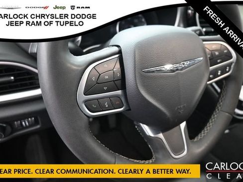 Used 2025 Chrysler Pacifica Select FWD image 18