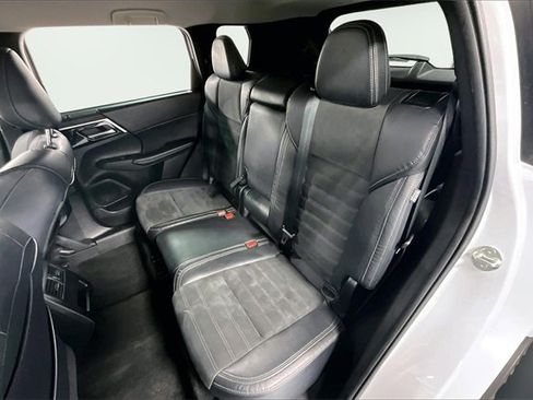 Used 2022 Mitsubishi Outlander SE image 20