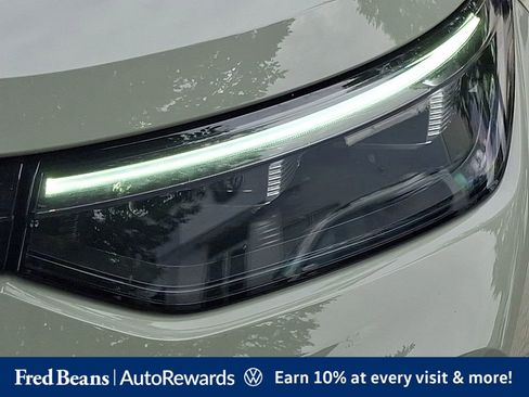 Certified 2025 Volkswagen Tiguan SE R-Line AWD/4WD image 10