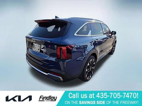 Certified 2025 Kia Sorento EX FWD image 4