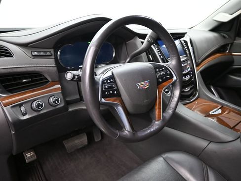 Used 2020 Cadillac Escalade ESV Luxury image 9